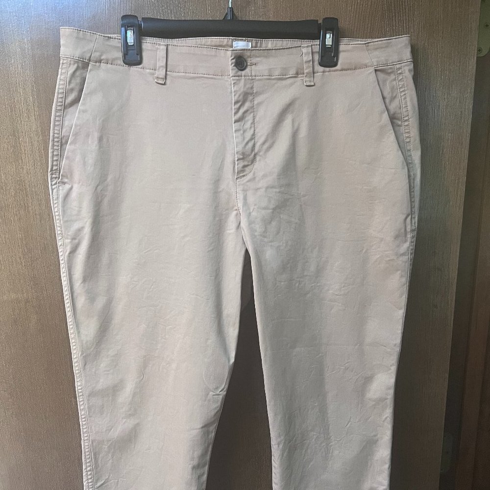$60 GAP ladies girlfriend khaki slacks size 16